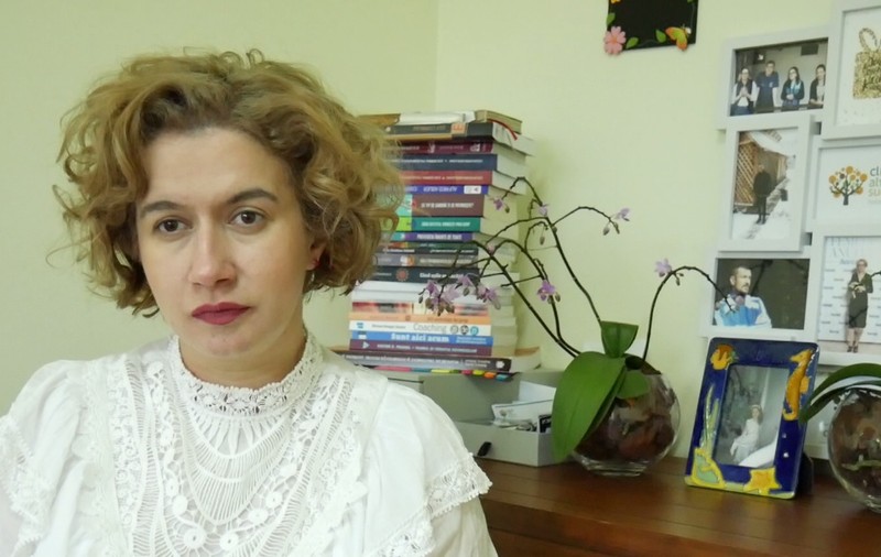 VIDEO. Migrația și dependența. Consumul de droguri, de alcool și jocurile de noroc alină dorul: „Lipsa familiei favorizează dezvoltarea și menținerea unei boli psihice severe”