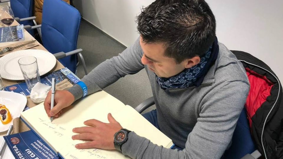Contra a semnat în cartea de onoare a clubului Craiova