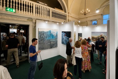Tablouri ale lui Adrian Dică la o expoziție în Londra în 2023. Sursa foto: arhiva personală