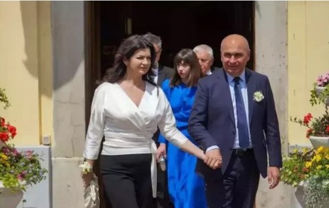 La asta nu se aștepta absolut nimeni! Ce-a putut să răspundă Ilie Bolojan când a fost întrebat ceva despre partenera lui de viață, Ioana Fâșie. Și jurnaliștii au rămas fără replică