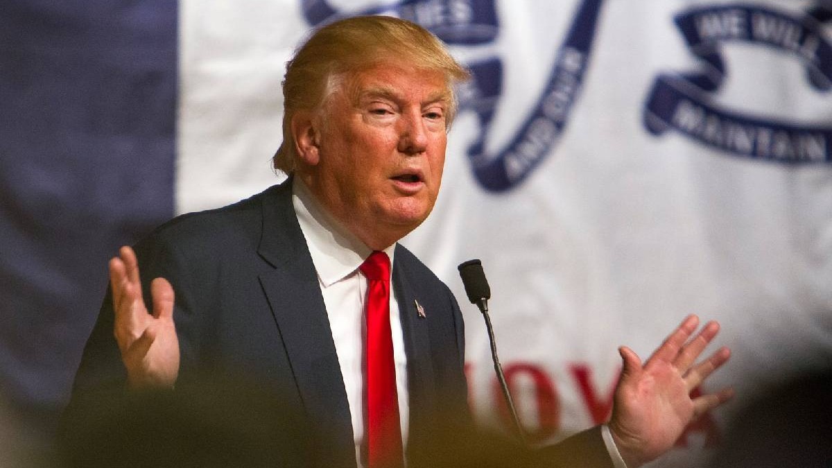Donald Trump ține un discurs