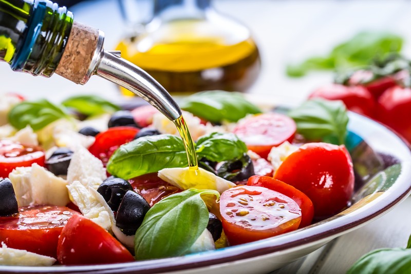 Salată caprese cu ulei de măsline