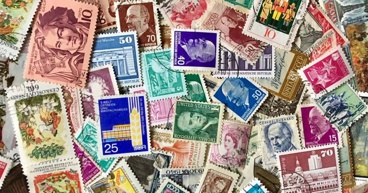 Cele mai valoroase timbre din lume - Imagine cu zeci de timbre poştale vechi, emise în ţări din toată lumea