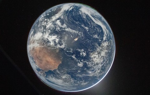 Planeta Pământ, văzută de la bordul navei spațiale Orion a NASA