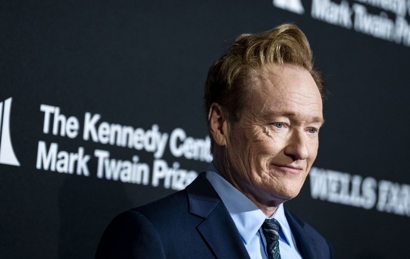 Comediantul Conan O’Brien l-a atacat pe Trump, după ce a primit Premiul Mark Twain: „Twain ura bullyingul”. Publicul a aplaudat în picioare