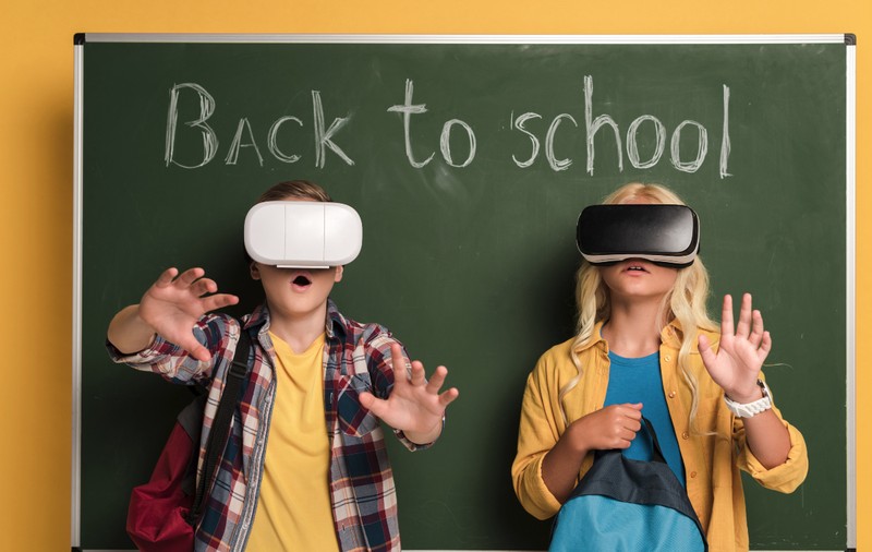 Tehnologii inovatoare: Cum realitatea virtuală (VR) și realitatea augmentată (AR) schimbă învățarea online