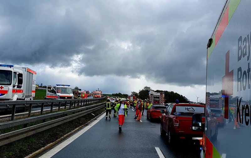 29 de mașini, implicate într-un dublu accident pe A70, în Germania. 15 oameni au fost răniți, pagube de 300.000 de euro