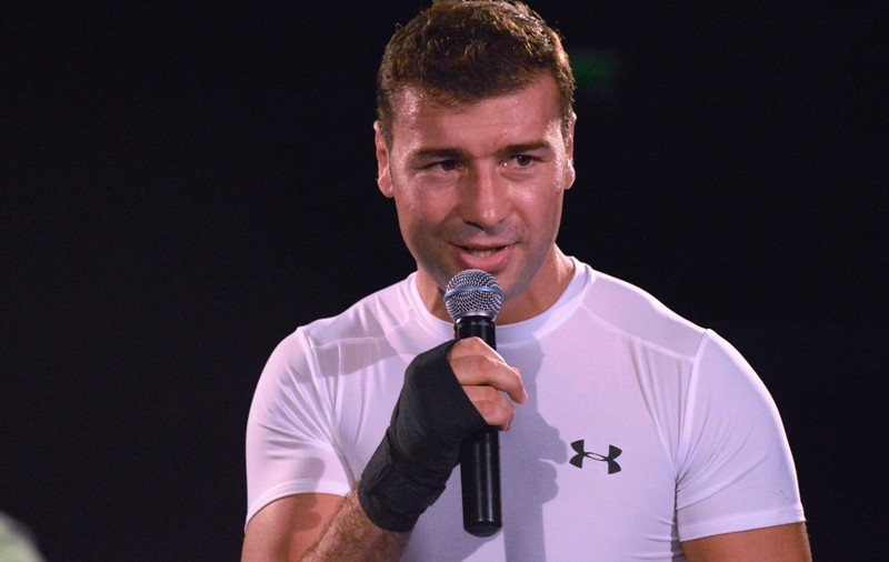Lucian Bute a schiţat lovituri în ring alături de Cabral Ibacka şi a dezvăluit secretul reuşitei sale: ”Două antrenamente pe zi timp de 3 luni”