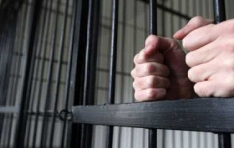 Un român a speriat Italia: a bătut un conațional și un carabinier, a distrus un bar, apoi și celula în care a fost închis