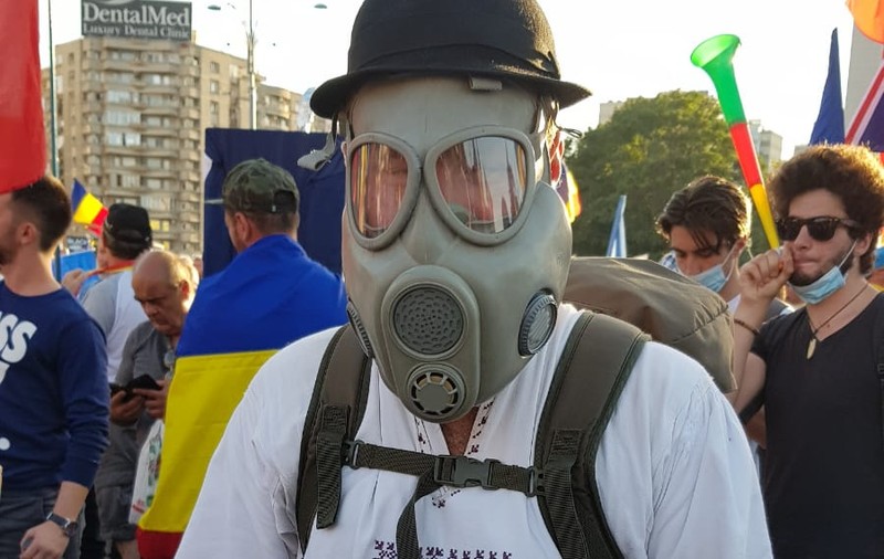LIVE TEXT/ Mitingul diasporei, în Piața Victoriei. Război total între jandarmi și huligani (FOTO&VIDEO)