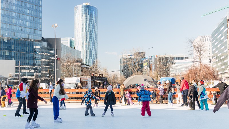 Patinoarul din curtea hotelului Caro