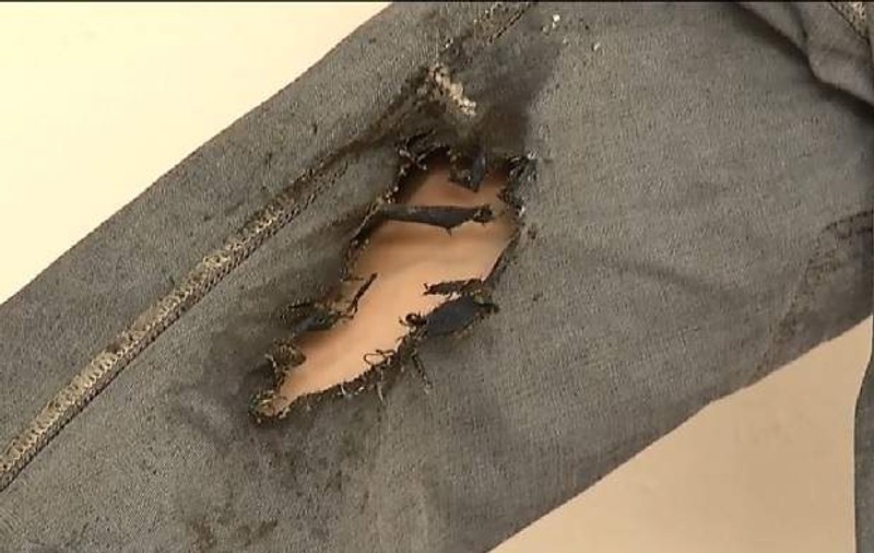Unui adolescent din București i-a explodat telefonul în buzunar. „Ieșea fum din blugi”