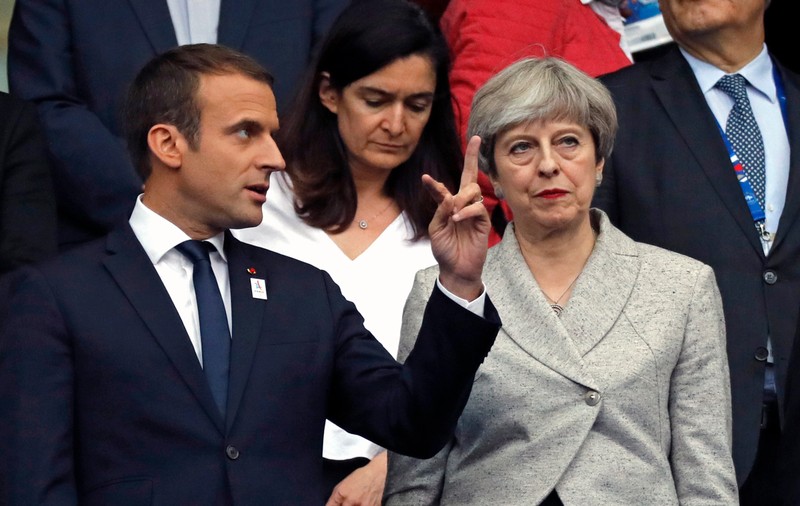 VIDEO | Theresa May a încercat să facă "valul mexican" pe stadion, la meciul dintre Franța și Anglia