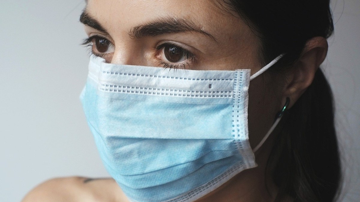 Măștile purtate preventiv la domiciliu sunt 79% eficiente în combaterea răspândirii coronavirusului, arată un studiu. Care e condiția esențială