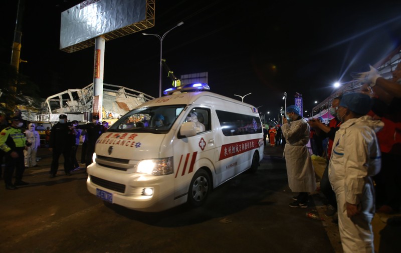 Cel puțin trei persoane au murit după ce o clădire din China s-a prăbușit. 12 oameni, prinși sub dărâmături