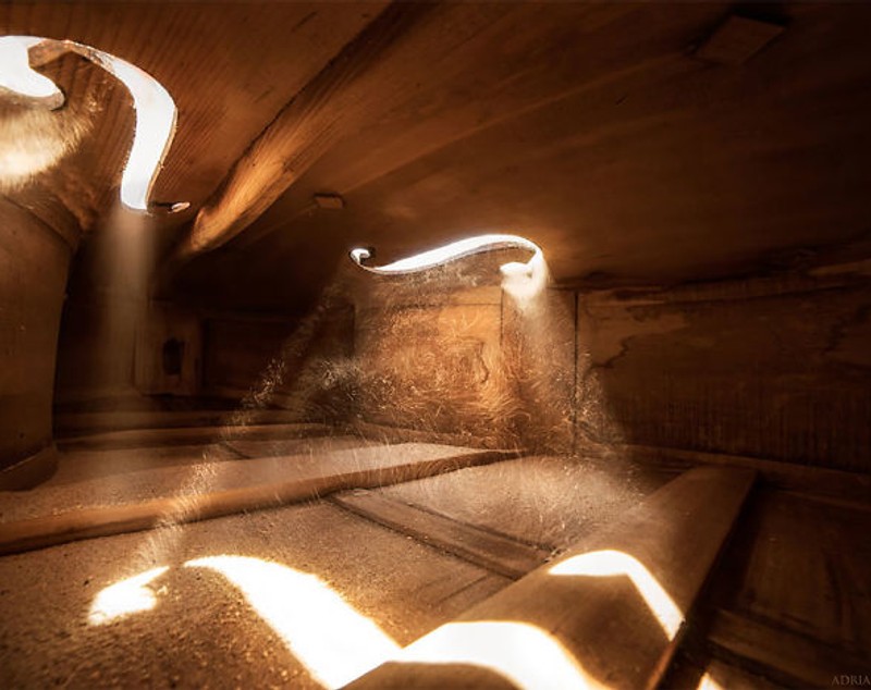 Proiect inedit al unui artist român. Cum a fotografiat în interior mai multe instrumente muzicale