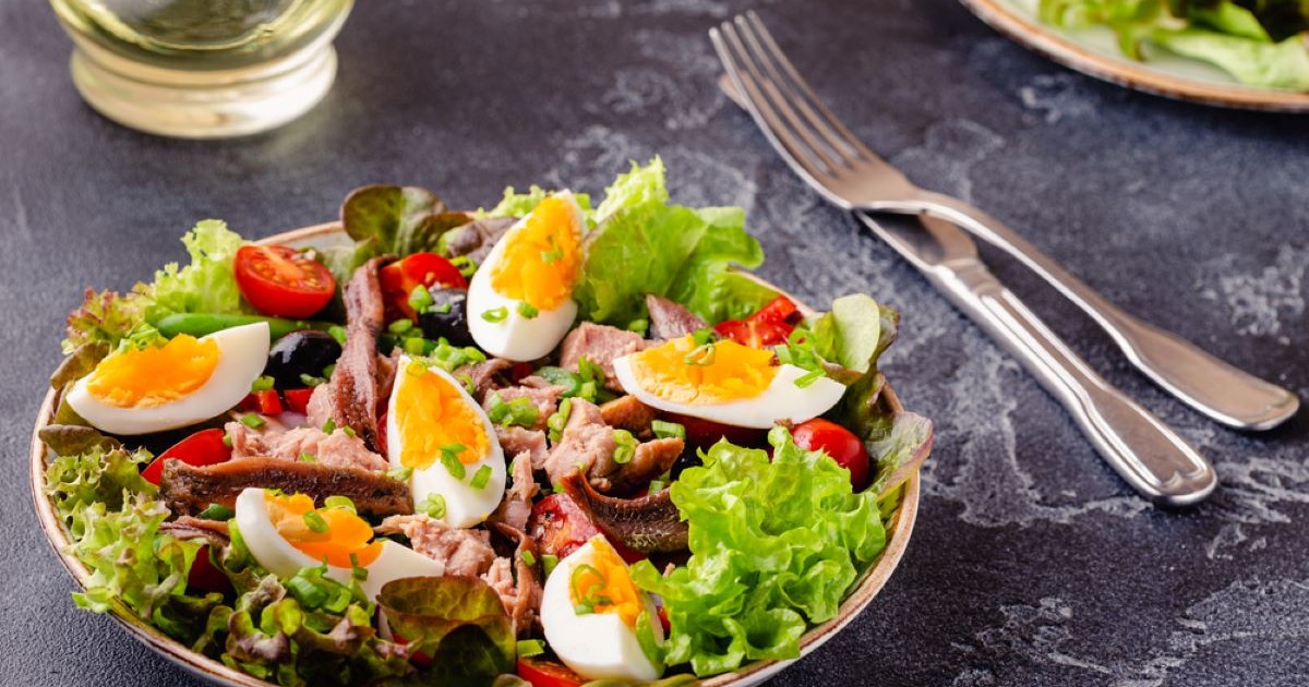 Salată Nicoise - rețete. Cum se prepară și de unde provine rețeta