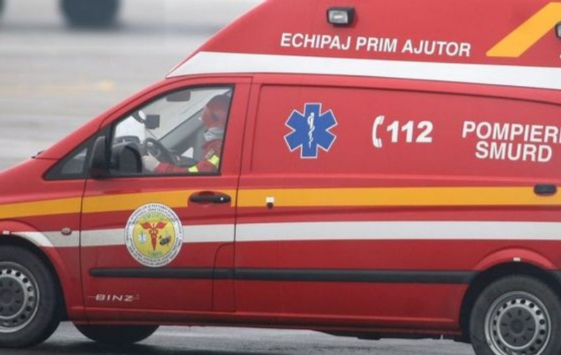 Aproape 30 de copii de la două școli din Dolj, intoxicați la ore. Au fost duși la spital