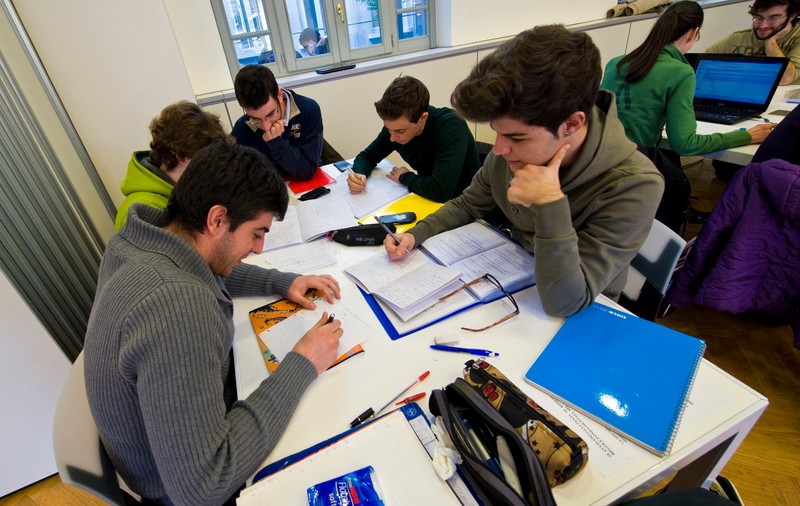 România, pe ultimul loc din Europa la numărul de tineri cu studii superioare, arată cel mai recent raport