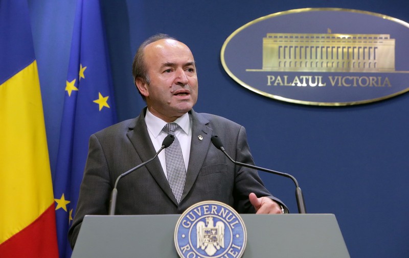 UPDATE. Guvernul a atacat la CCR desemnarea completelor de 5 judecători de la ÎCCJ; Opoziţie: "Liviu Dragnea a ordonat, Dancilă a executat"
