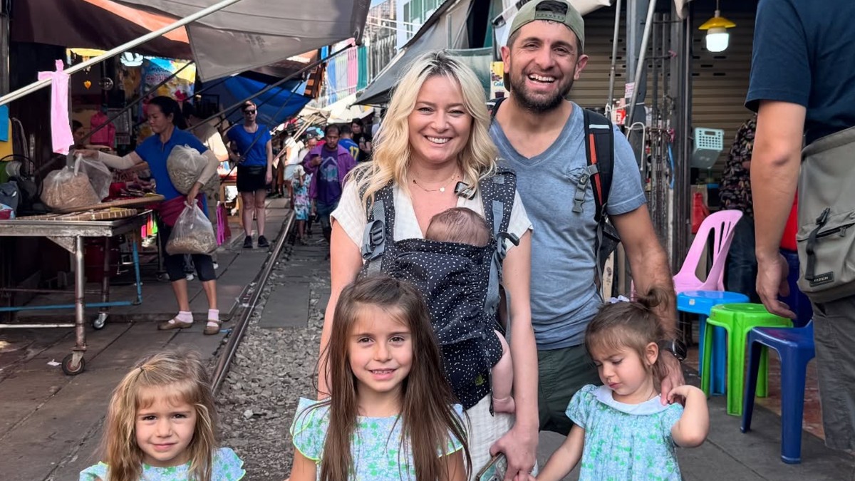 Laura Cosoi și familia