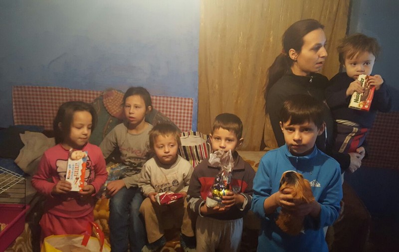Reacția unor copii sărmani care au primit cadou un porcușor de Guineea: ”Wow, un iepure!”
