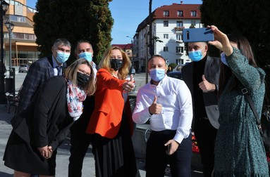 Ultimul selfie înainte de intrarea în sediul Primăriei Câmpulung