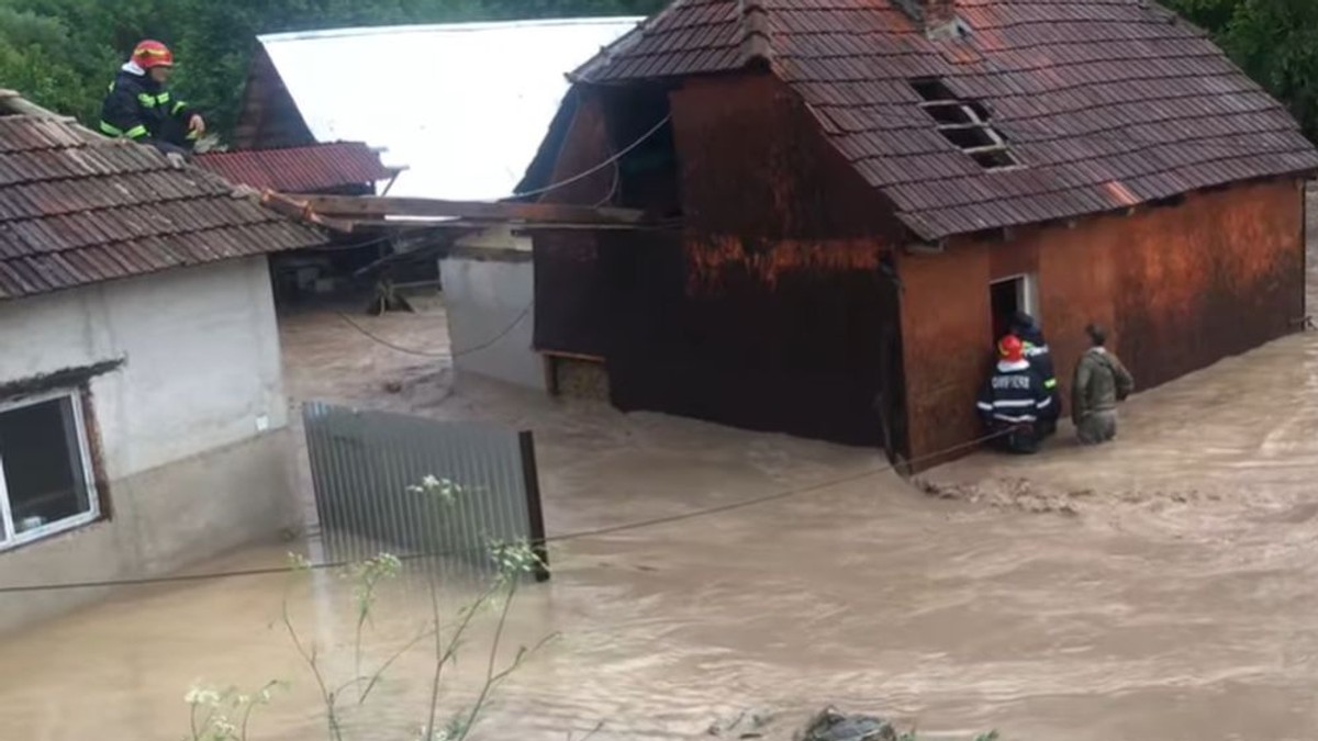 Mai multe județe, sub ape