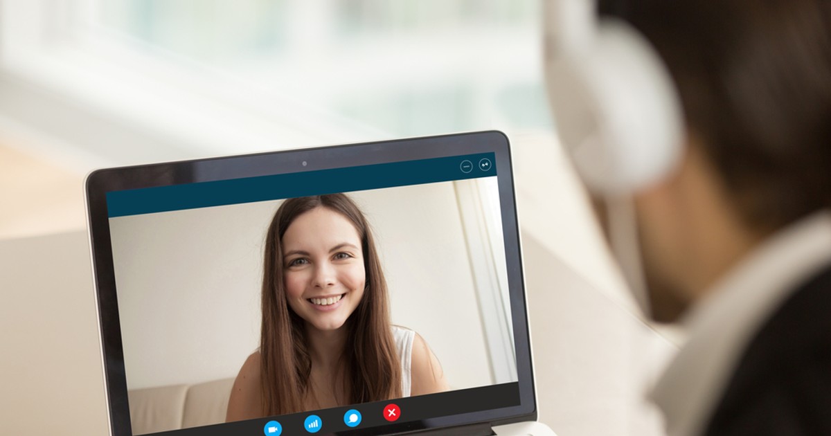 Aplicații pe care le poți folosi pentru a face video call-uri de acasă