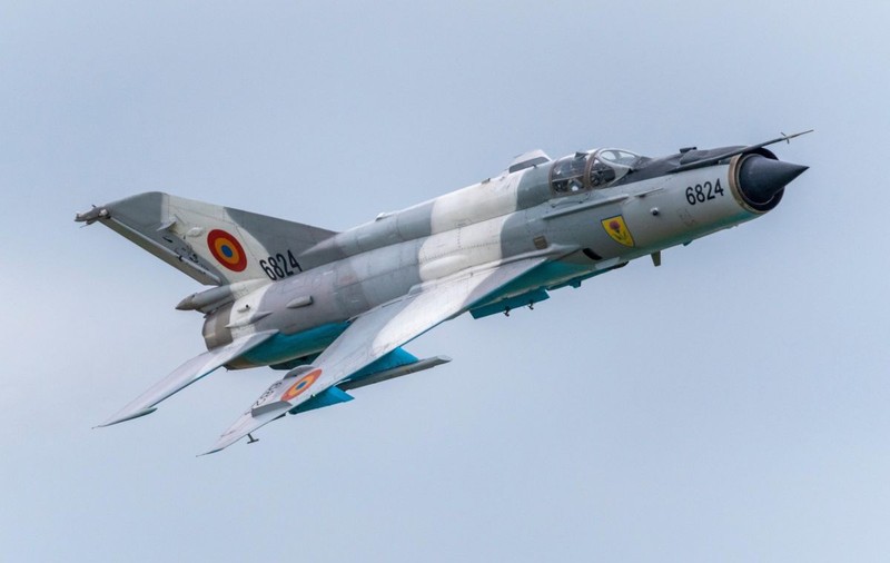 Un jurnalist german povestește cum a fost reținut și interogat în România pentru că a vrut să fotografieze ultimele zboruri ale avioanelor MiG-21