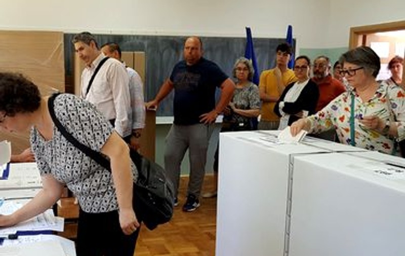Câți români s-au înscris pe listele pentru votul prin corespondență. Numărul este mai mare decât al celor înscriși pentru parlamentarele din 2016