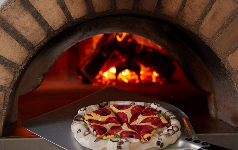 Un restaurant din Marea Britanie cere 100 de lire fiecărui client care vrea ananas pe pizza