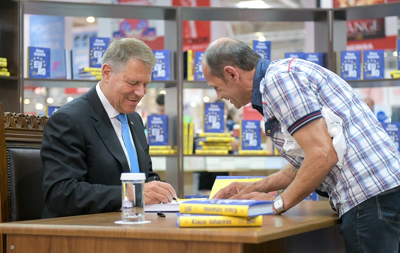 Cartea lui Klaus Iohannis a fost printre cele mai vândute la ediția din acest an a Bookfest! Volumul e sold-out pe site-ul editurii