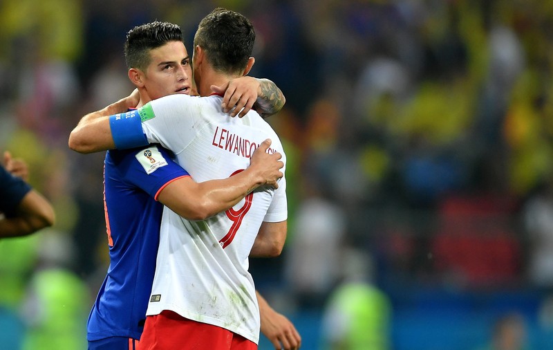 Lewandowski s-a făcut de râs și pe teren, dar și-n afara lui. Ce mesaj i-a transmis lui James Rodriguez înainte de turneul final