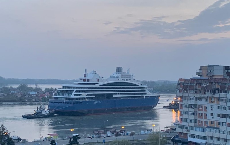 Orașul e resemnat, dar inima continuă să-i bată cu putere: o navă de croazieră polară - premieră mondială a plecat spre Norvegia din Șantierul Naval Tulcea