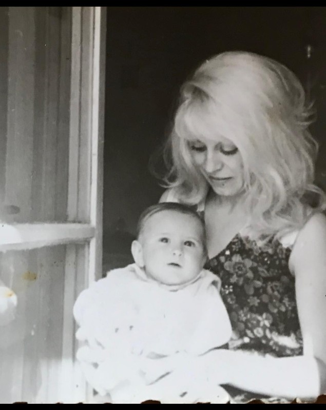 Amintirea din copilărie pe care o are Andreea Esca cu mama sa, care a fost asistentă la Institutul Oncologic Fundeni: „Nu realizam că poate era ciudat ce trăiam”