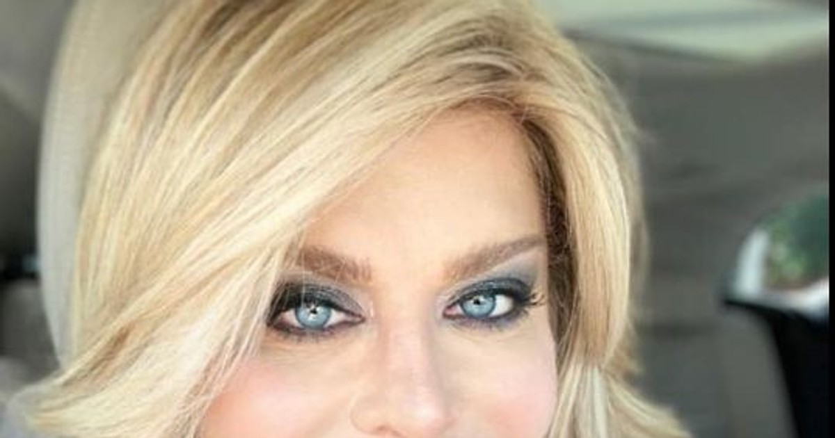 Ce abdomen afișează Loredana Groza la 49 de ani!