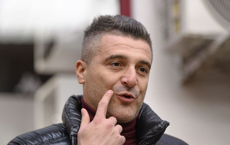 Daniel Niculae, ridicat de mascați într-un dosar în care sunt vizați și fani ai echipei Rapid. Puști și pistoale găsite în locuințele suporterilor