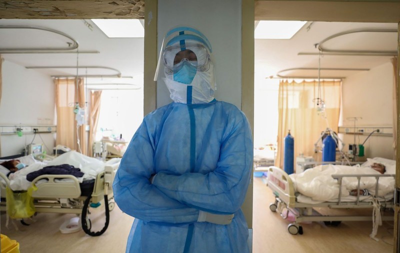 Un cunoscut regizor și familia sa au murit în Wuhan, uciși de coronavirus. Mesajul emoționant trimis de pe patul de moarte