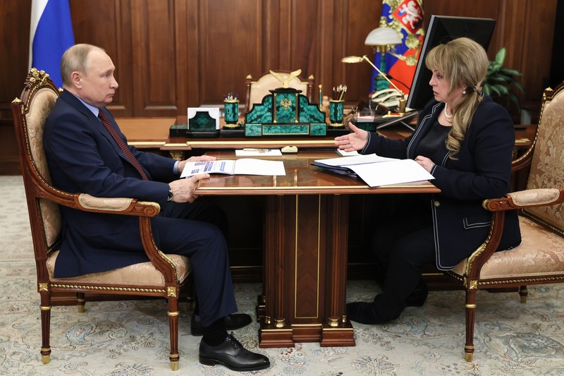 MOSCOW, RUSSIA - DECEMBER 3, 2021: Russia's President Vladimir Putin (L) and Russian Central Election Commission Chair Ella Pamfilova during a meeting at the Moscow Kremlin. Mikhail Metzel/POOL/TASS,Image: 646214375, License: Rights-managed, Restrictions: , Model Release: no