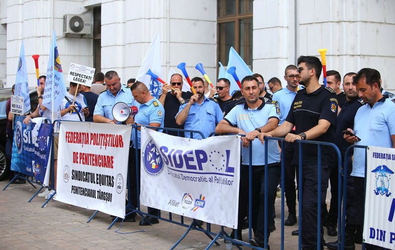 Protest al sindicaliştilor din Poliţie şi penitenciare în fața Ministerului Finanţelor. Care sunt principalele revendicări