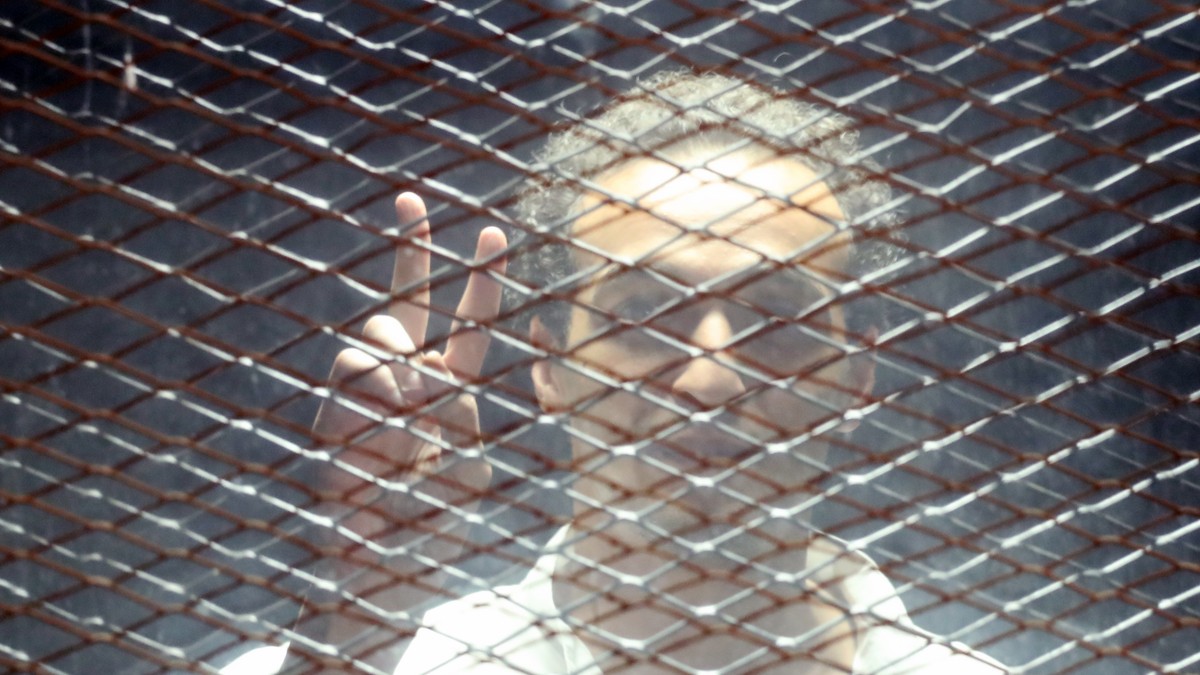 Povestea lui Mahmoud Abu Zeid, jurnalistul care a stat cinci ani într-o închisoare din Egipt după ce a relatat despre protestele sângeroase din Cairo