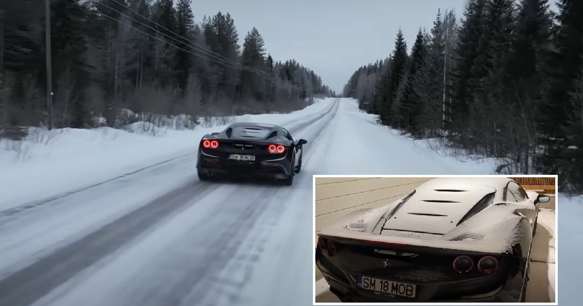 Un Ferrari de culoare neagră, pe un drum acoperit cu gheață și zăpadă. În medalion, mașina acoperită de zăpadă