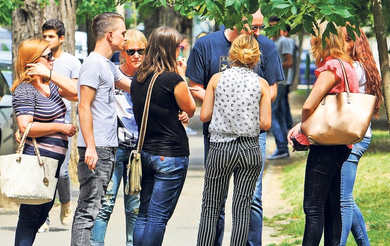 Absolvenții de liceu fac ce-i taie capul