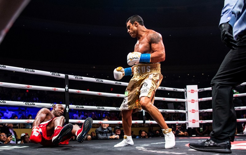 Evander Holyfield a fost făcut KO în prima rundă a meciului cu Vitor Belfort