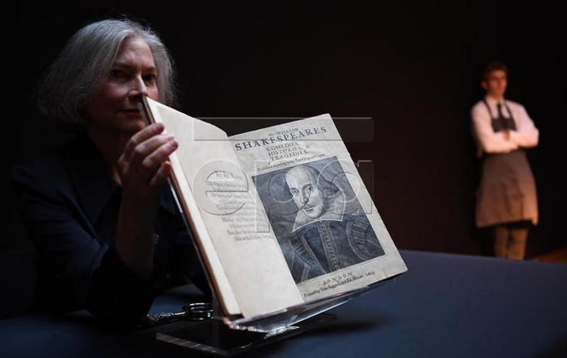 O copie a unui volum rar de piese de teatru scrise de William Shakespeare a fost vândută pentru suma record de 9,9 milioane de dolari