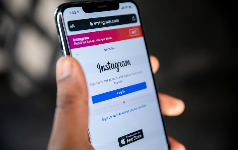 Instagram va „blura” imaginile care conțin nuditate în mesajele directe trimise de utilizatori, în încercarea de a proteja adolescenții