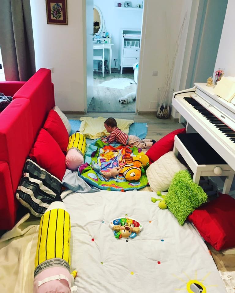 Băiețelul Addei a crescut. Cum l-a surprins mama lui printre jucării. "Ce drăguț"