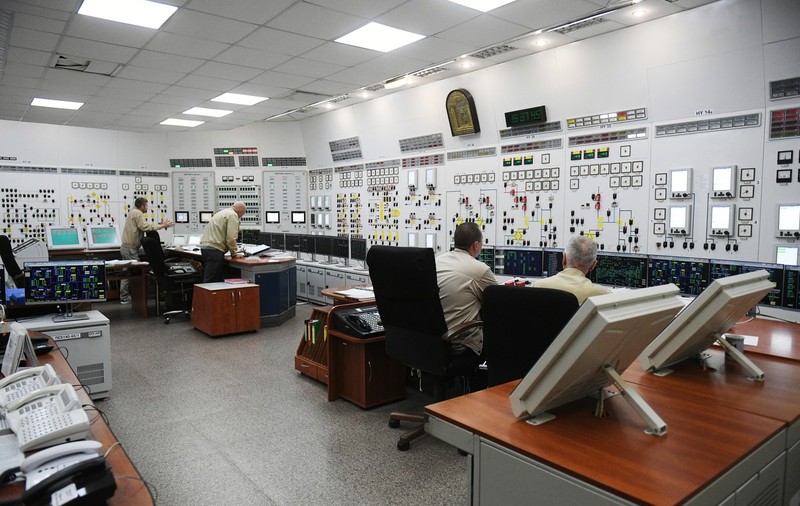 „Ne simțim ca niște ostatici. Doamne ferește să te uiți ciudat la paznic". Mărturia unei femei care lucrează la centrala nucleară din Zaporojie