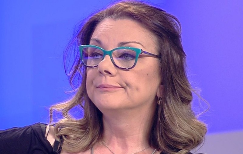 Carmen Tănase a făcut un apel urgent către fanii săi. „Am aici o familie cu 11 copii și umblă desculți”